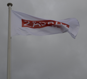 Bandeira do ZABBIX na sede da ZABBIX SIA